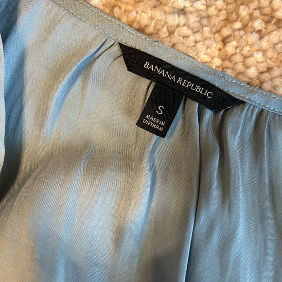 Banana Republic Short Sleeve Blouse with Tie in Front - Picture 2 of 2